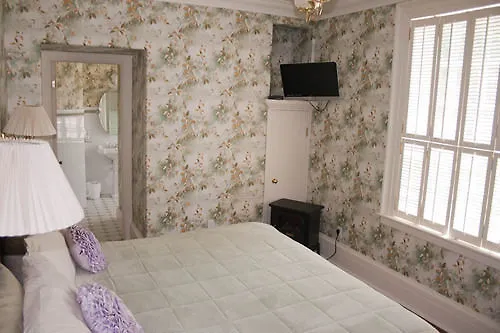 Bed & Breakfast Post House Inn, Circa 1835 Niagara Falls
